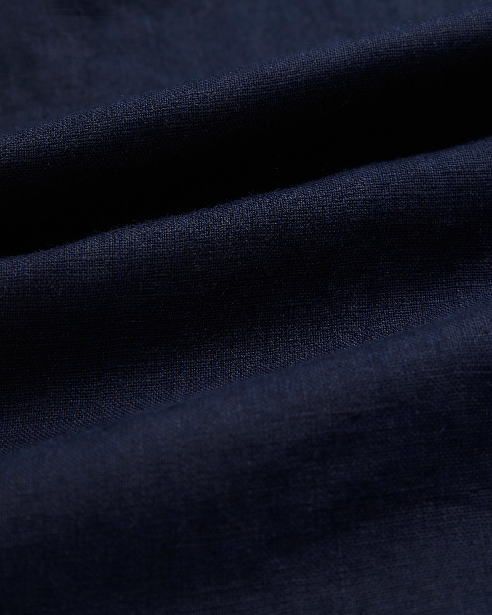 Men's Classic Long-Sleeve Button-Down Shirt – Dark Navy